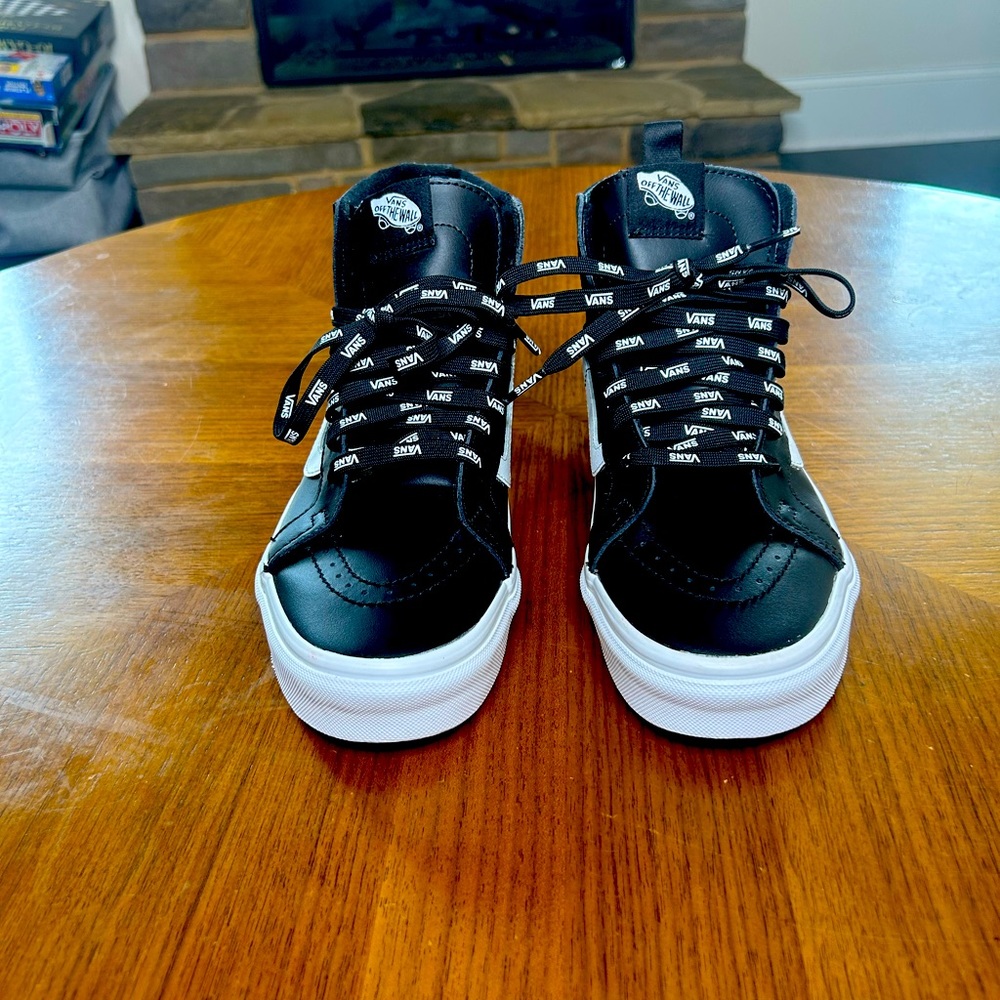 Vans Sk8-Hi ‘Leather’
- Condition: Used 9/10
- Size: 8